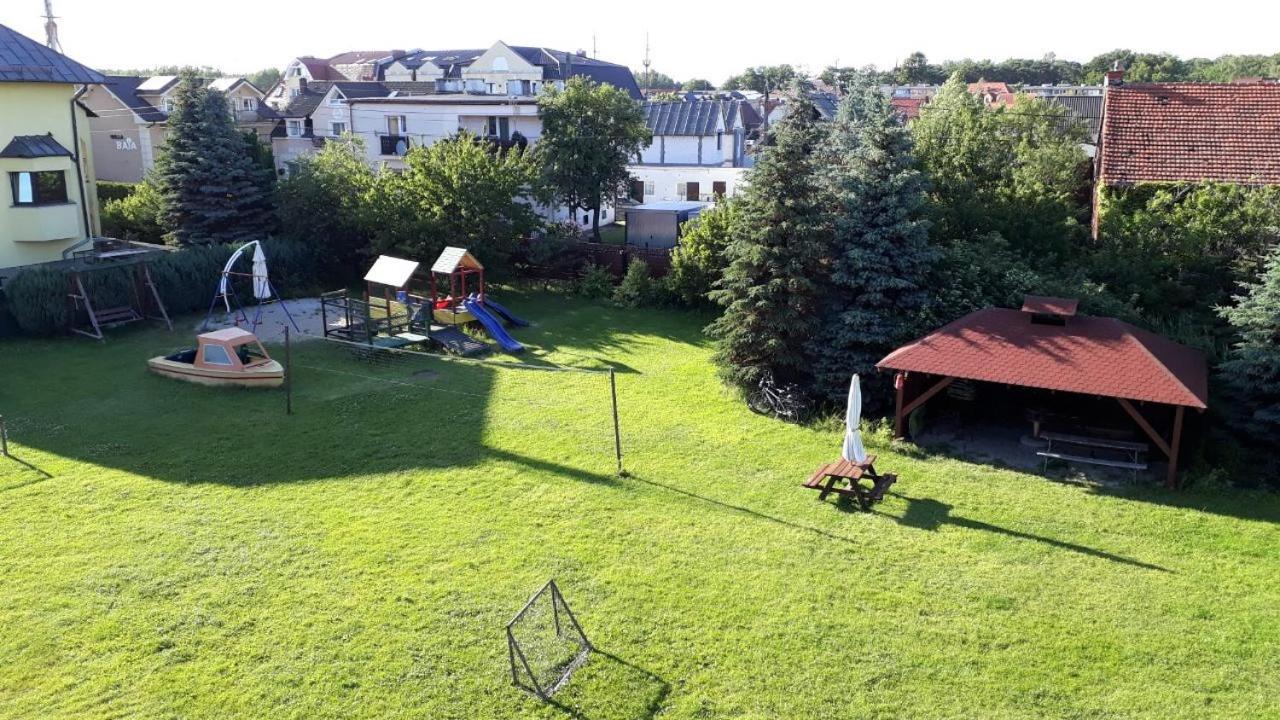 Ow Wilk - Pokoje I Domki Z Aneksami Kuchennymi, Parking, Plac Zabaw Łeba Exterior foto