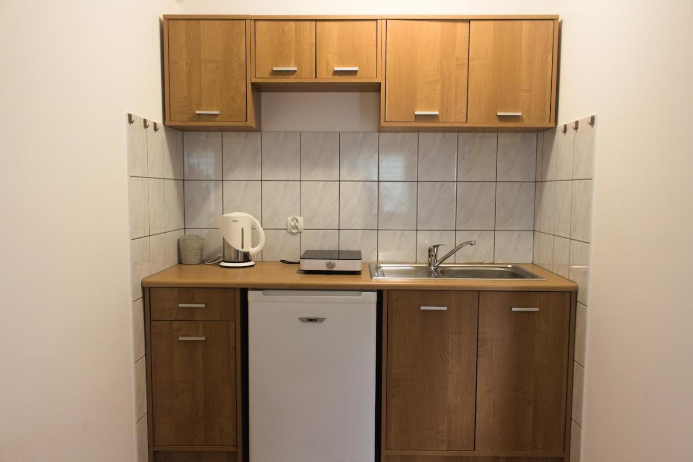 Ow Wilk - Pokoje I Domki Z Aneksami Kuchennymi, Parking, Plac Zabaw Łeba Habitación foto